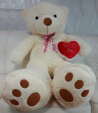 Urso de Pelúcia Creme com Coração 1,20 Metros ou 120 cm Teddy Bear Creme - Pelúcia Premium Gigante Love Amor Ideia de Presente Perfeito